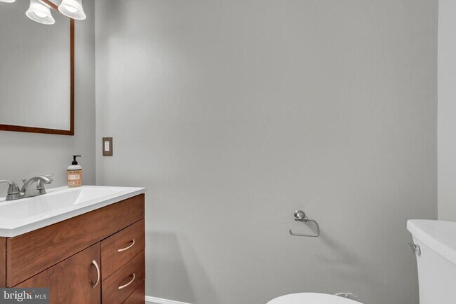 Building Photo - 1052 Cedar Ridge Ct
