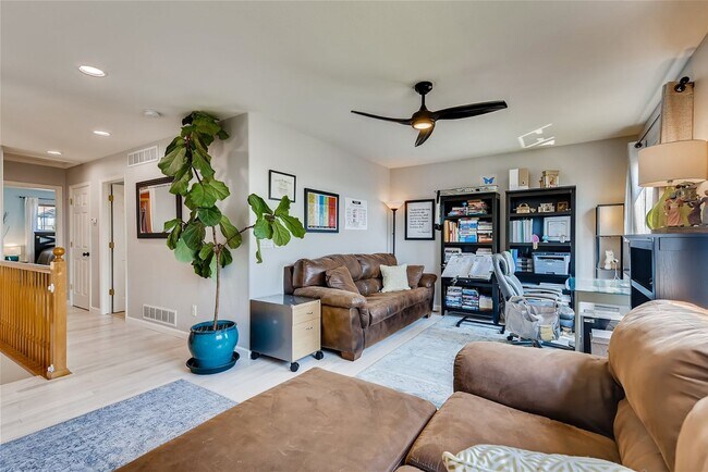 Building Photo - Beautiful 5 Bed 3.5 Bath Home In An Amazin...