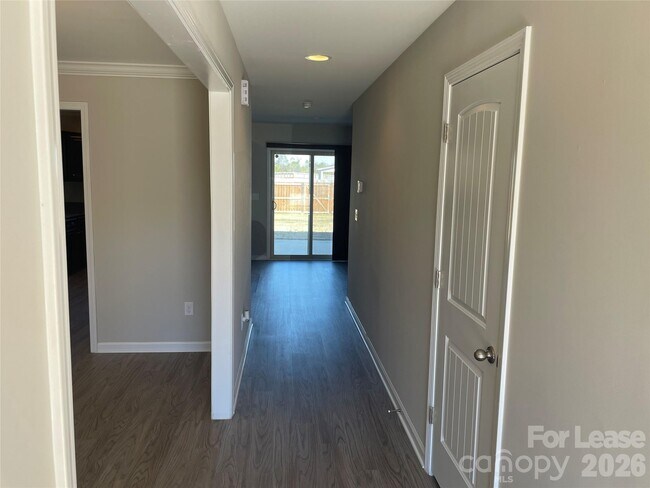 Building Photo - 2909 Old Field Rd