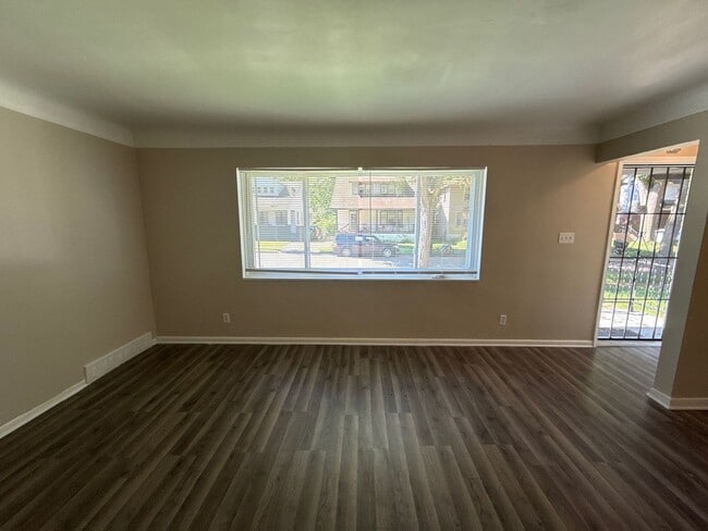Building Photo - Fully Renovated 3-Bedroom Home – Move-In Ready for You!