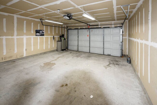 Building Photo - 2305 Riley Dr