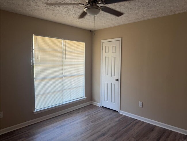 Building Photo - 1206 Kingston Green Dr