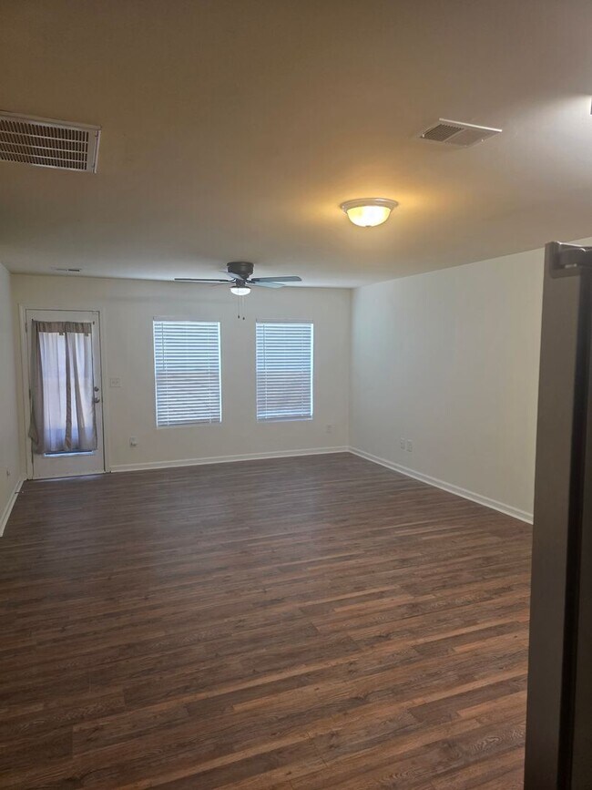 Building Photo - 319 Alice Ave