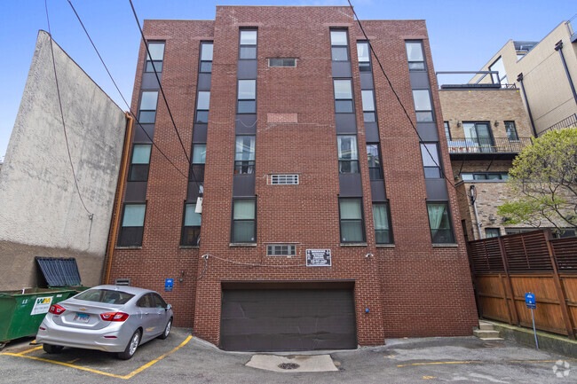 Building Photo - 636 W Webster Ave