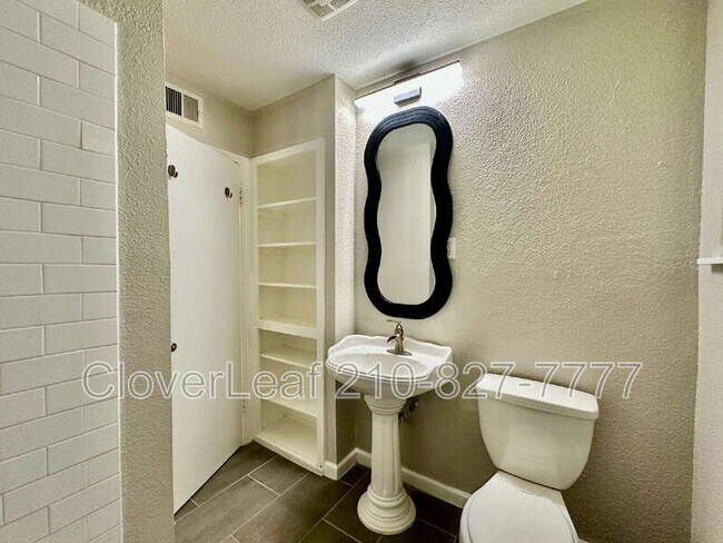 Building Photo - 214 Basswood Dr