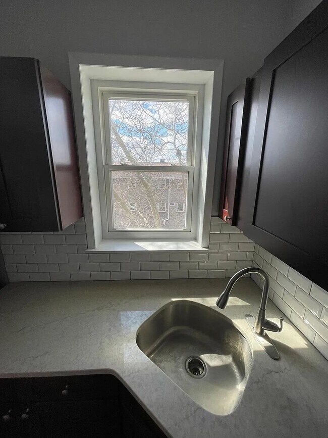Building Photo - 265 Avenue B