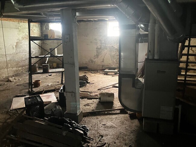 Building Photo - FOR SALE: Low Money Down Rental Opportunity