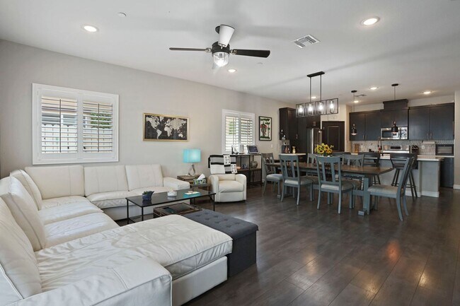 Building Photo - Spacious 5 Bedroom Home in Lodi with 1st f...