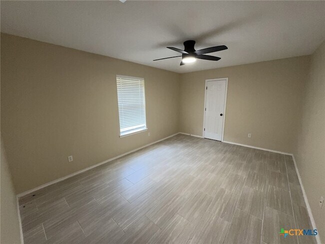 Building Photo - 2611 Littlewood Dr
