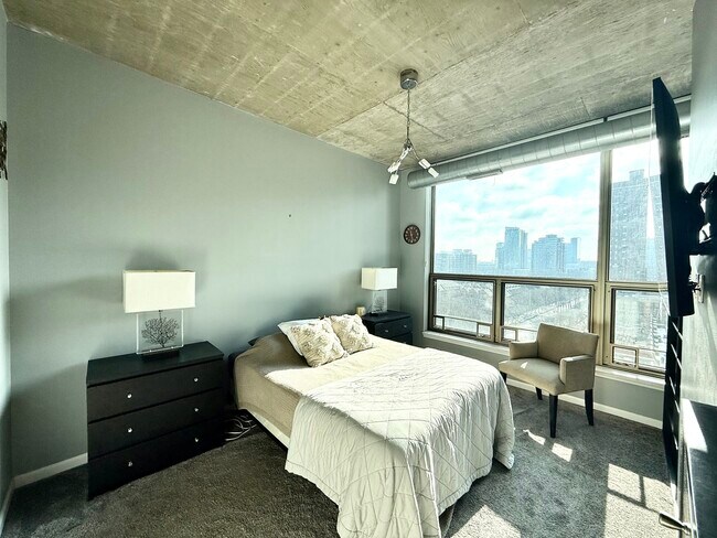 Building Photo - 125 E 13th St