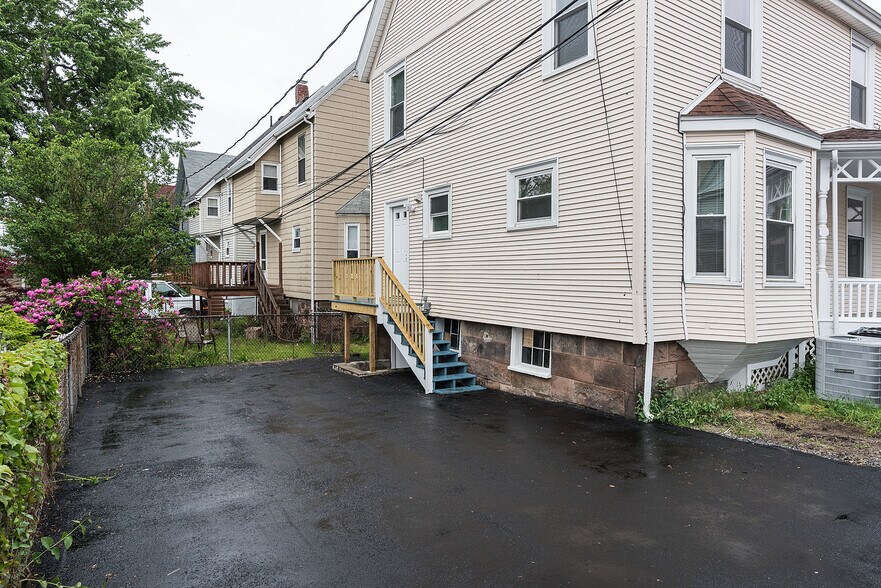 Building Photo - 58 Saunders St
