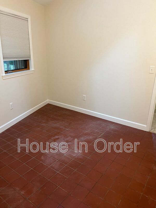 Building Photo - 50 Rustling Oaks Ln