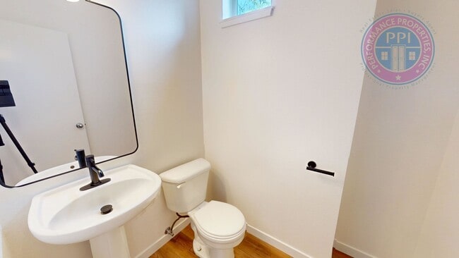 Building Photo - Prime Location, Directly Across From Nike Headquarters! Beautiful Townhouse, Two En-Suites, Centr...