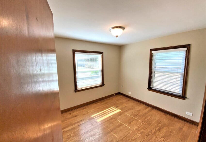 Building Photo - 3231 Park Ave