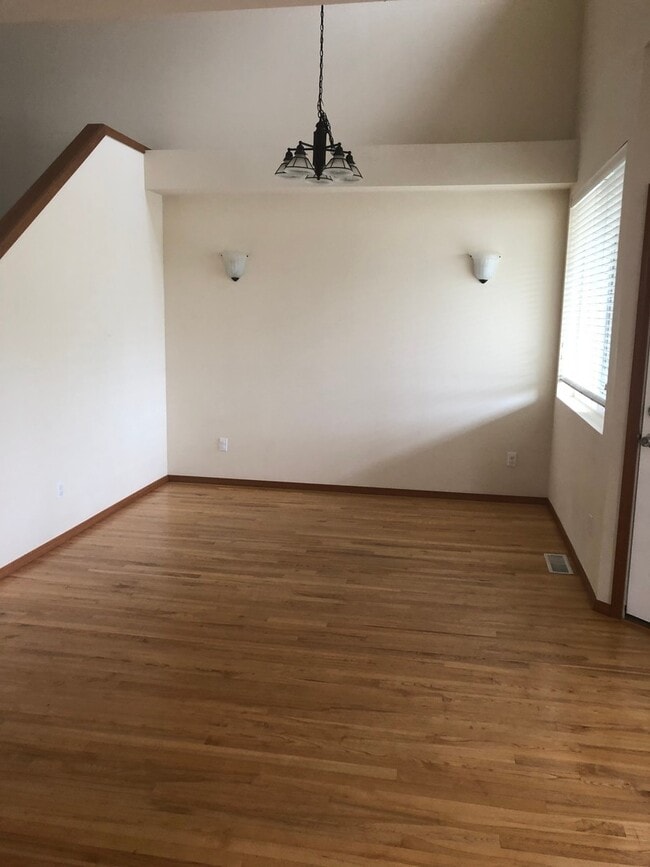 Building Photo - Huntington Duplex