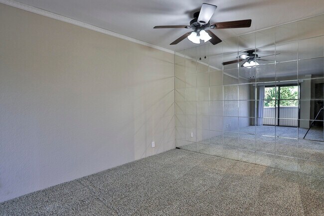Building Photo - 2820 N Arcadia Ct