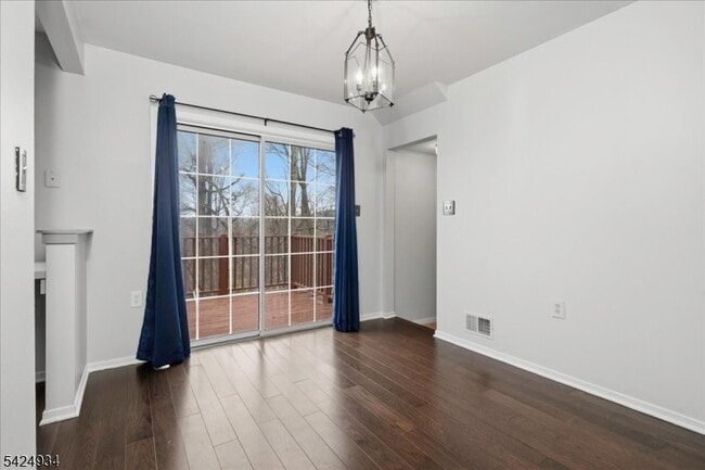 Building Photo - 5 Ajax Ct