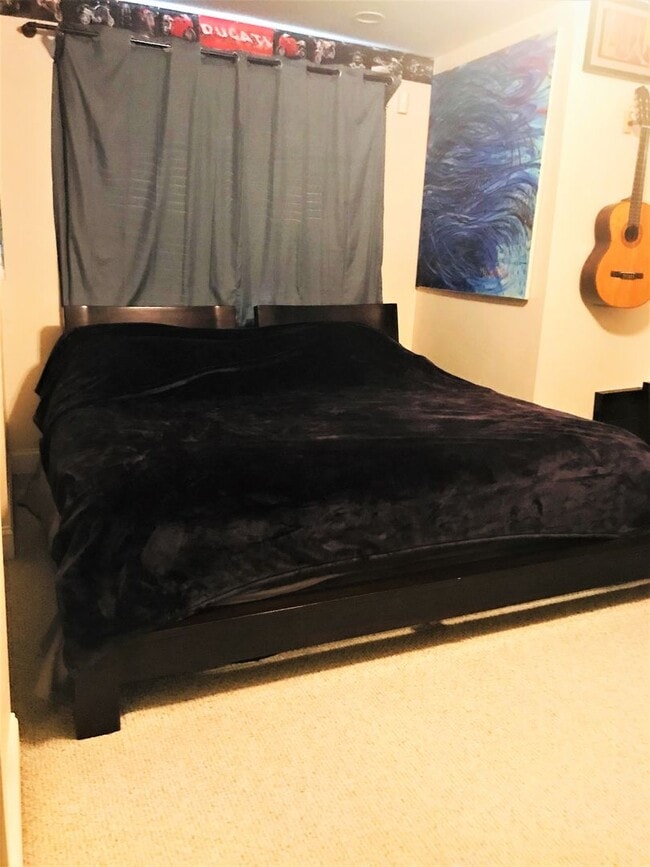 Building Photo - Gorgeous 3-Bed Townhome in Whitman! Available mid-July!