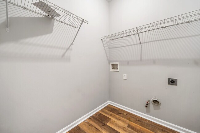 Building Photo - 82 Brookvalley Ct W