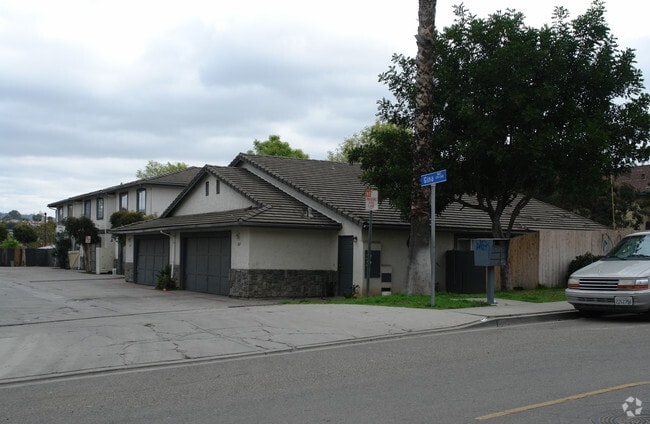 Building Photo - Gina Way Villas