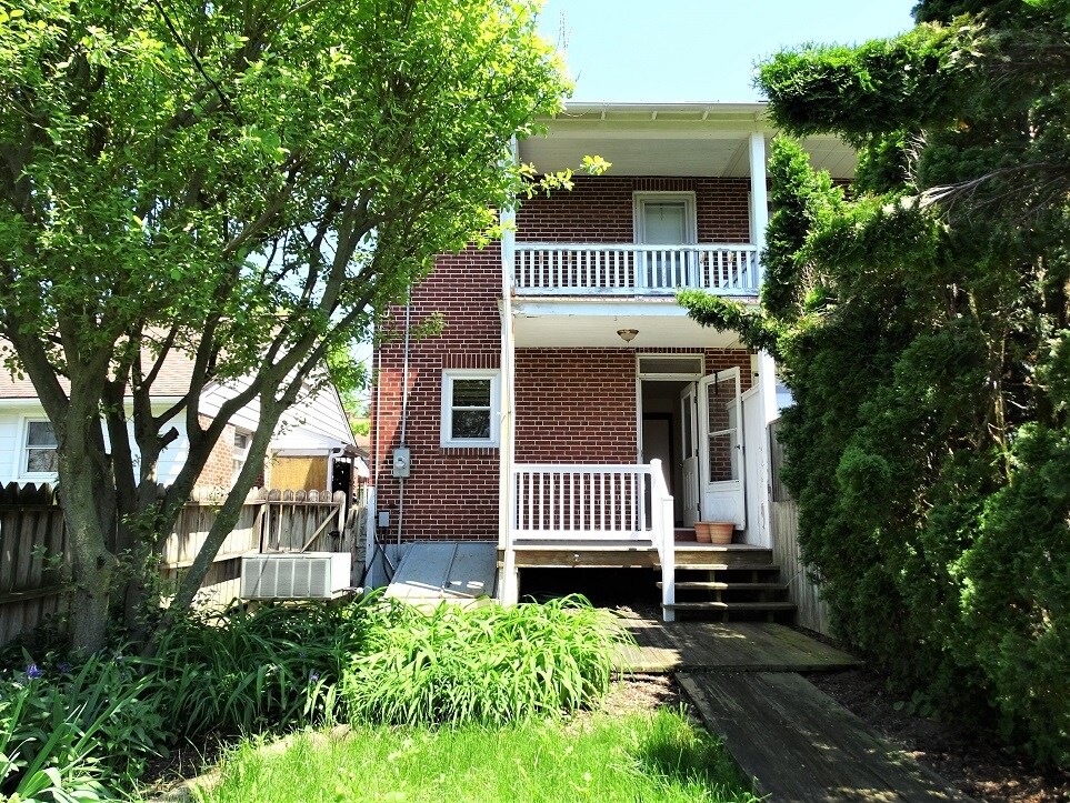 Building Photo - 43 E Pine St