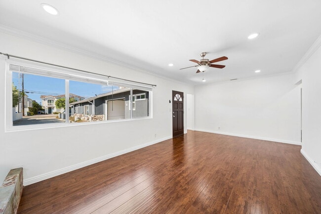 Building Photo - 2018 Plant Ave