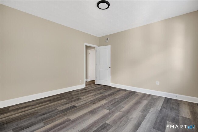 Building Photo - 38 Bristol St