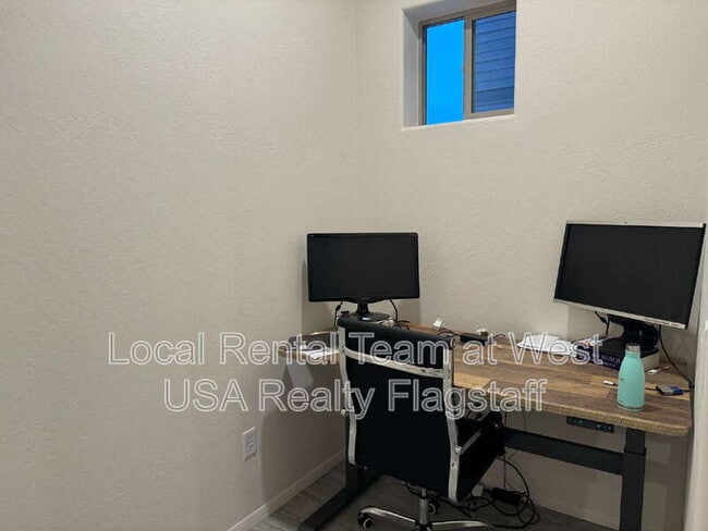 Building Photo - 1650 E Ponderosa Pkwy