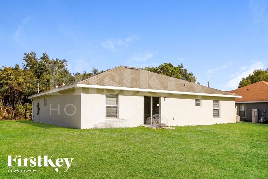 Building Photo - 2637 Lacroix Ave