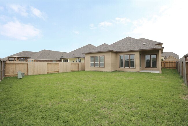 Building Photo - 8218 Oxbow Manor