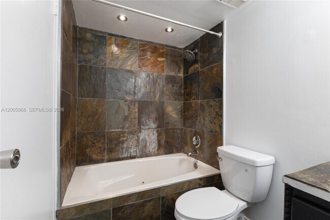 Building Photo - 7601 E Treasure Dr