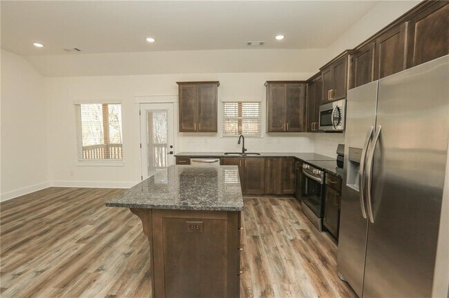 Building Photo - 12 Celtic Dr