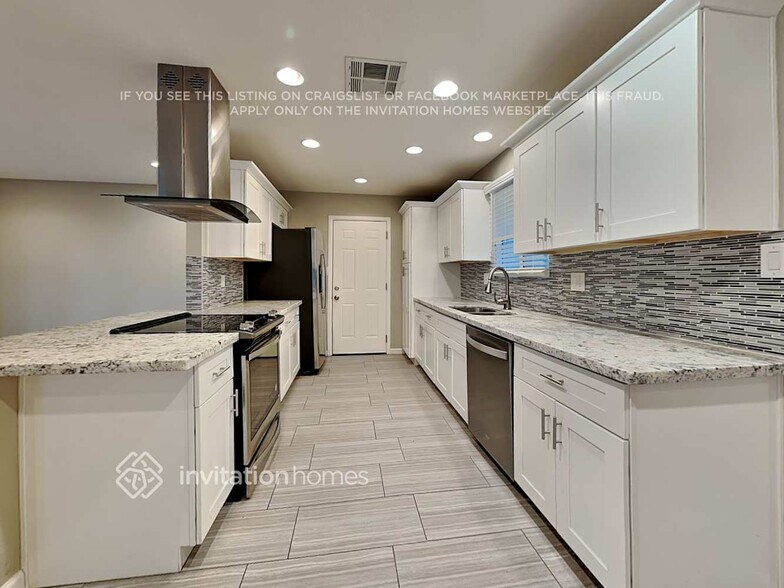 Building Photo - 1250 E Hermosa Dr