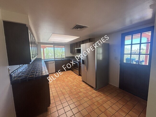 Building Photo - 6521 N Calle Padre Felipe