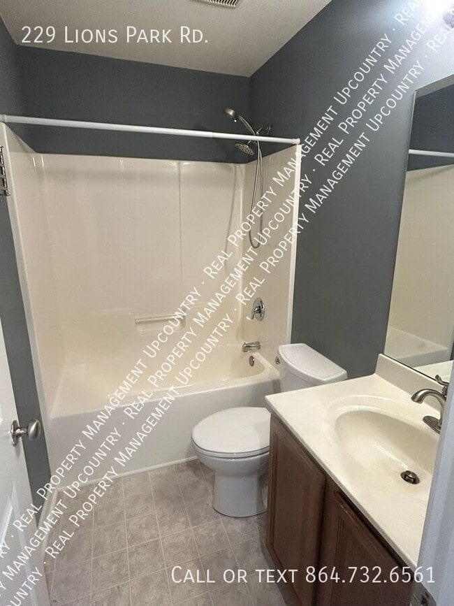 Building Photo - 229 Lions Park Rd