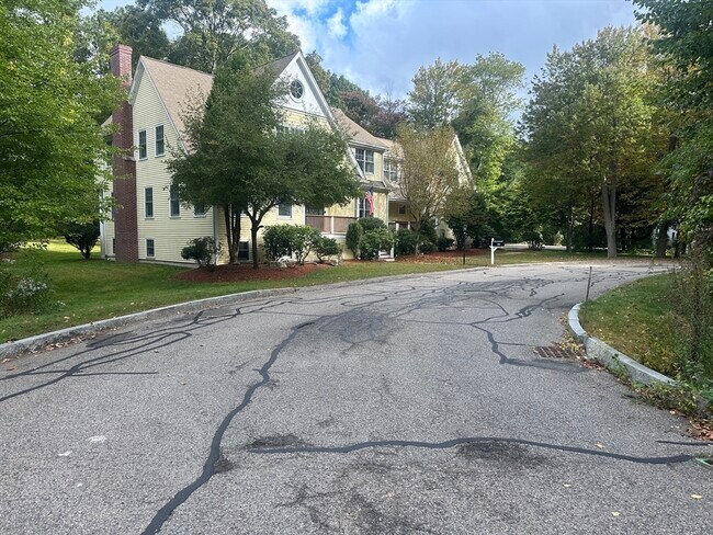 Building Photo - 18 Edgemoor Cir