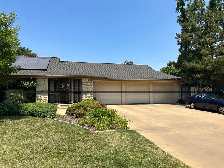 Renters private entrance - 317 W Banbury Dr