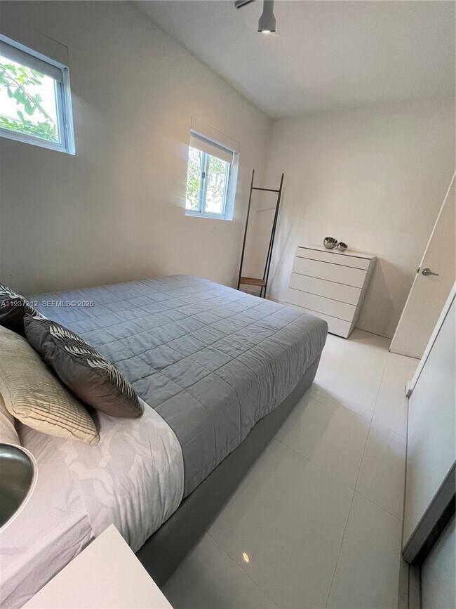 Building Photo - 801 15th St