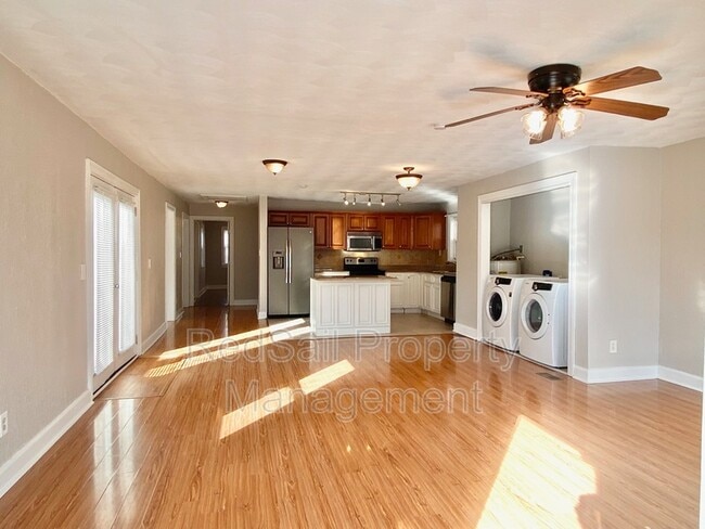 Building Photo - 2922 Hollister Ave