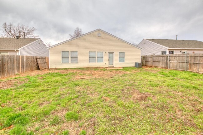 Building Photo - 913 SW 153rd St