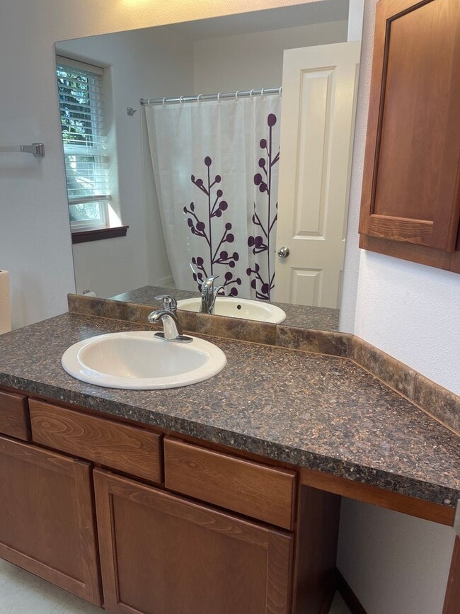 Building Photo - Gorgeous custom built home