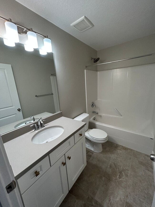 Building Photo - 4 Bedroom Exchange Townhome