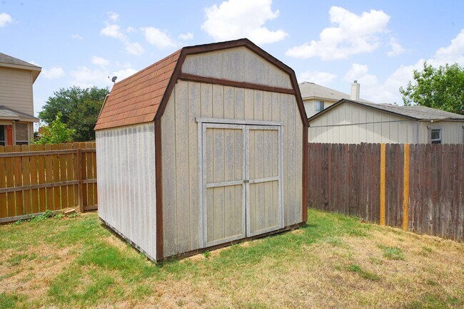 Building Photo - Spacious Home in Cibolo with 3 Car Garage! Realor Commission: $750