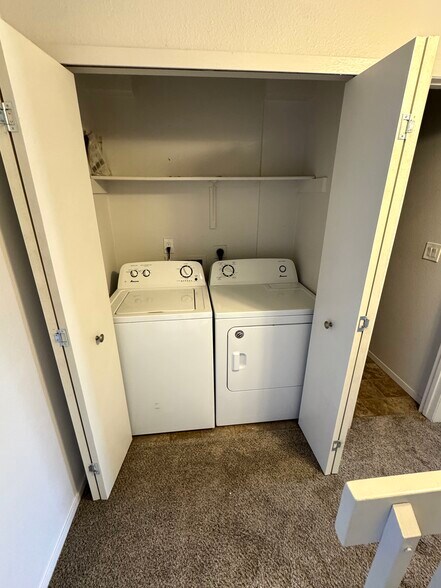 Building Photo - 7545 Banner Ct