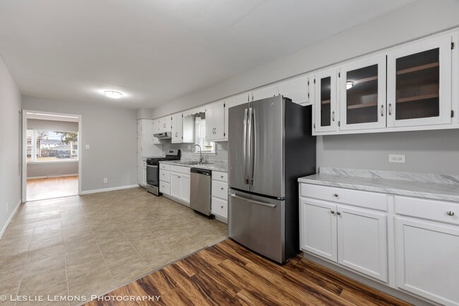 Building Photo - 820 Loomis St