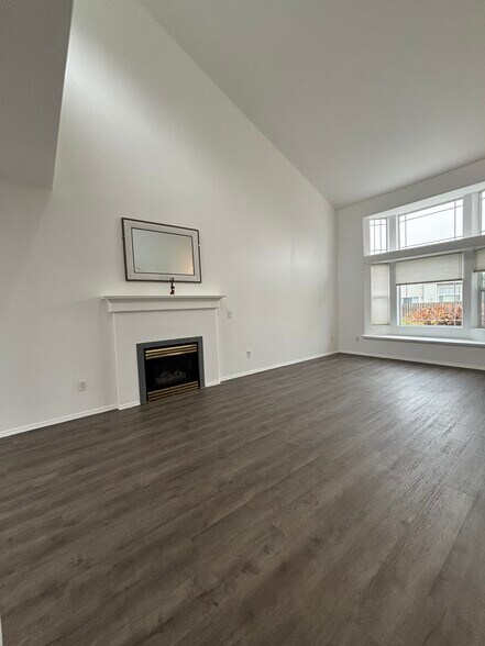 Building Photo - 20115 NE Halsey St