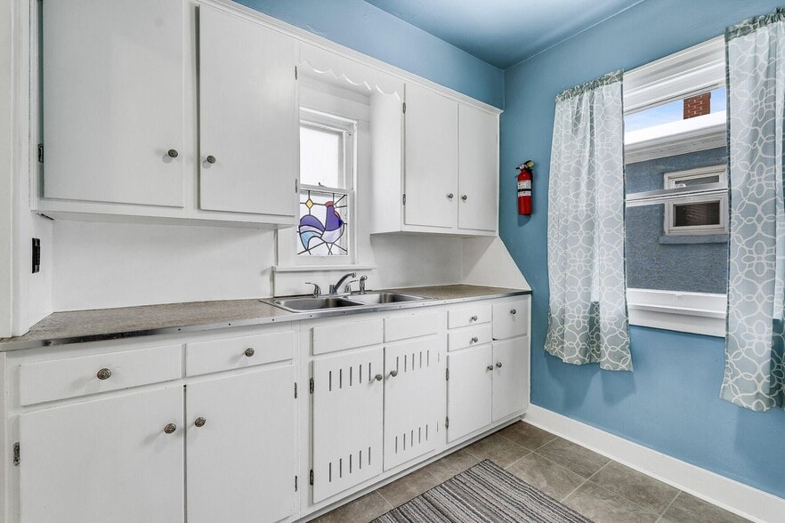 Building Photo - 304 Losey Blvd S