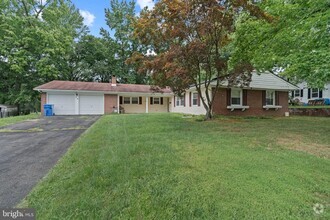 Building Photo - 36 Crestview Dr