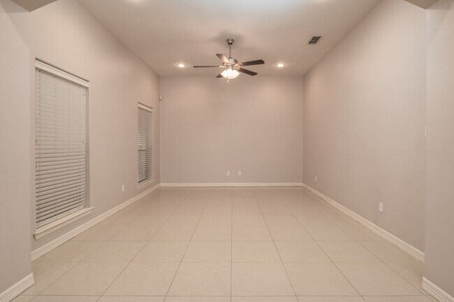Building Photo - 2705 Mimosa St