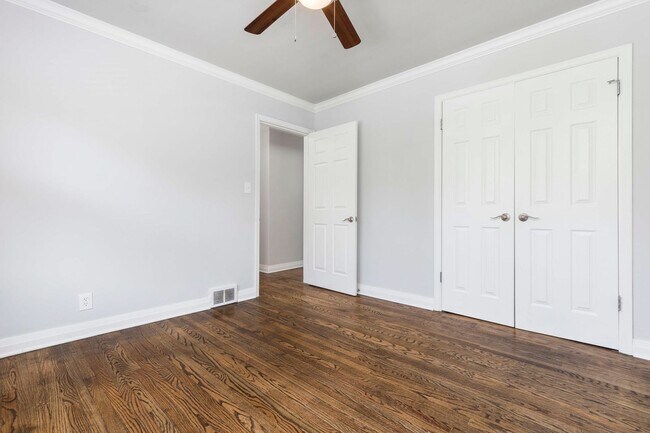 Building Photo - 1166 Castlevale Dr